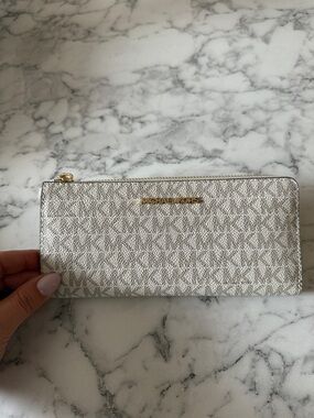 Michael Kors Metallic Silver Signature Zip Wallet